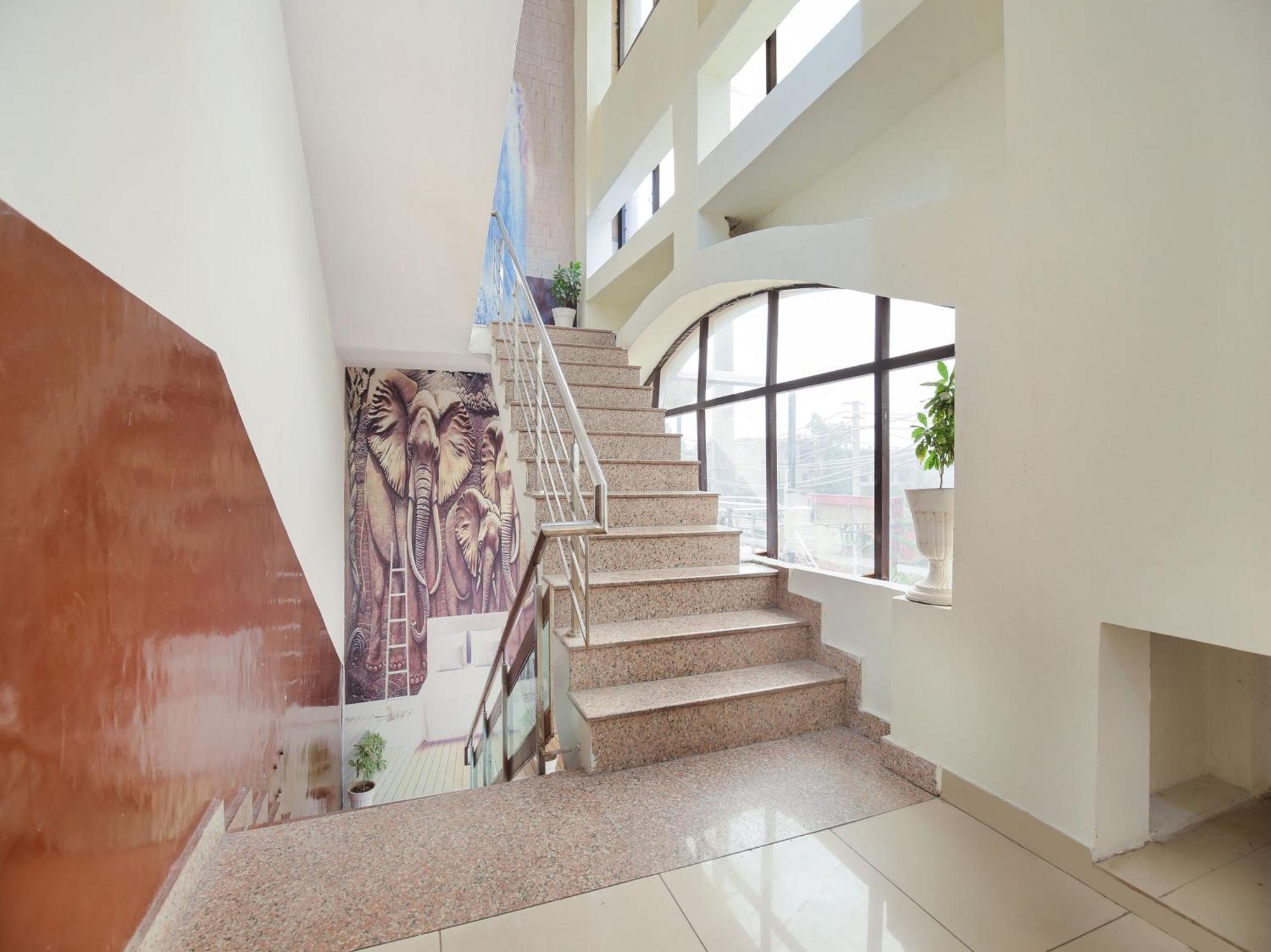 Oyo Flagship Hotel Le Aley Regency 루드히아나 외부 사진